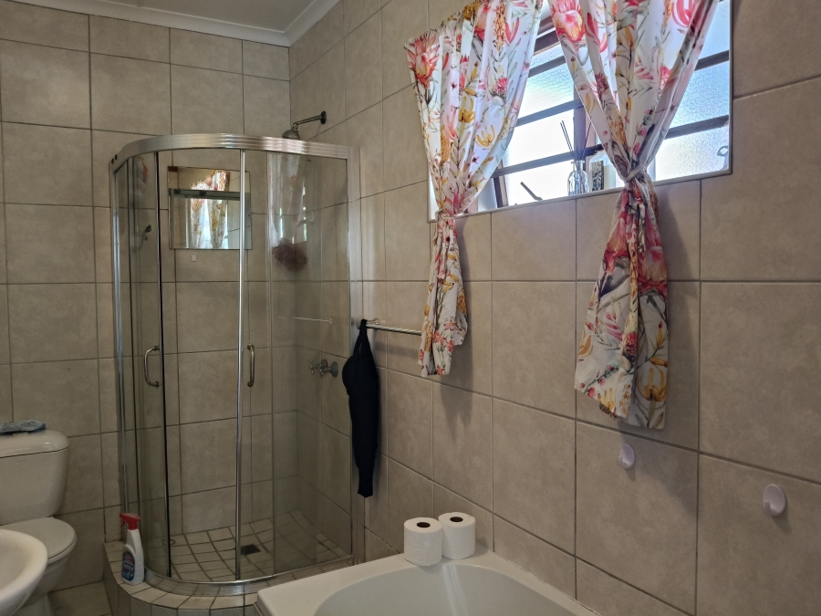 3 Bedroom Property for Sale in Wavecrest Eastern Cape